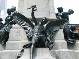 2006 08-Montreal Canada Statue